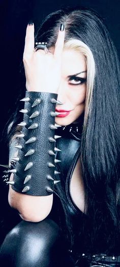 Black Metal Girl, Metal Chicks, Heavy Metal Girl, Goth Fashion Punk, Goth Look, Goth Women, Goth Beauty, Metal Girl, Rock Chic