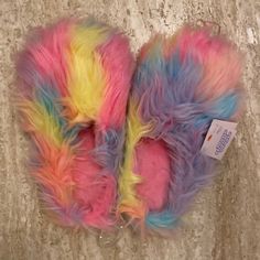 Brand New Multicolored Fuzzy Slippers For Girls Slide Bedroom, Magic Shoes, Bedroom Slippers, Fuzzy Slippers, Slippers For Girls, 1 Girl, House Slippers, Pink Girl, Kids Shoes