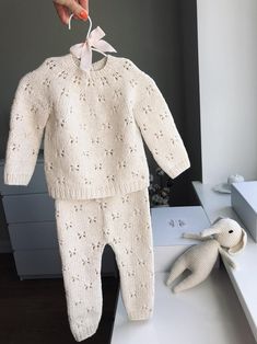 Baby girl or baby boy set made from 100% lamb wool. White Long Sleeve Playwear Sets, White Knitted Sweater For Playtime, White Knitted Long Sleeve Set, White Winter Playwear For Babies, Knitted Cotton Sets For Winter, Knitted Cotton Winter Sets, Winter Knitted Cotton Sets, Baby Boy Winter Outfits, Winter Newborn