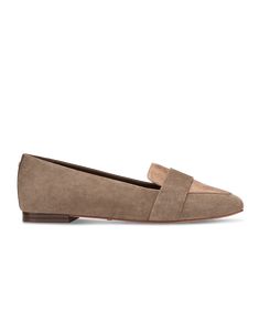 The classic women's loafer flat that put Birdies on the map is back and features a champagne shimmery neutral shade and a sleek pointed toe silhouette. Free shipping & returns. Silhouette Free, Comfortable Flats, Blackbird, Gold Accessories, The Map, Wide Bands, Metallic Accents, Birdy, Princess Diana