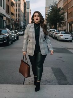 Paris Fashion Plus Size, Curvy Girl Outfits Autumn 2024, Thanks Giving Outfits Women Comfy, Figure Flattering Outfits For Curvy, Curvy Winter Outfits Casual, Plus Size Blazer Outfits Casual, Plus Size Outfits Work, Winter Outfits Curvy Girl