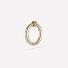 The Sirius Max Ring emphasizes circular simplicity by pairing a thick gauge, full round band of 18k gold or .925 sterling silver with three annulets in a variety of metals and configurations. A minimal but bold adornment, the Sirius Max Ring highlights Spinelli Kilcollin's focus on versatility and can be worn as a ring and as a pendant. Linked Rings, Galaxy Ring, Linking Rings, Luxury Rings, Silver Chain Bracelet, Gold Bracelet Chain, Chain Ring, Chain Earrings, Silver Hoops