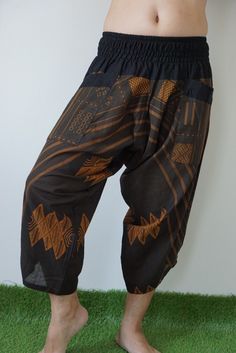 "❤️Handmade with a very lovely pattern, , Unisex, Comfortable to Wear & Stylish. Mens Japanese Samurai Style Japanese Casual,Hakama cotton Pants, Samurai Pants - elastic waistband Fits all! Unisex pants, These beautiful casual pants is unique & comfortable to wear samurai pants, ninja pants, harem pants, thai pants, kimono,Relaxing and simply lifestyle clothing it is easy to wear and great for many occasions. One size fits most. These pants are great for many different activities like tr Traditional Pants With Elastic Waistband For Festivals, Traditional Brown Harem Pants, Traditional Black Harem Pants With Elastic Waistband, Traditional Brown Bottoms For Festival, Traditional Brown Cotton Pants, Traditional Pants With Pockets, Traditional Brown Harem Bottoms, Traditional Baggy Harem Pants, Traditional Harem Pants With Pockets