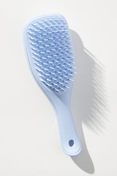 Perfectly sized to fit in your purse or travel bag, this brush gently detangles wet or dry hair while helping to reduce hair breakage. Christmas Girly Gifts, Things To Add To Your Christmas Wishlist, Cute Things For Wishlist, Blue Tangle Teezer, My Bday Wishlist, Tangle Teezer Brush Aesthetic, Mini Products For Travel, Cute Hair Products, Girly Christmas Gifts Cheap