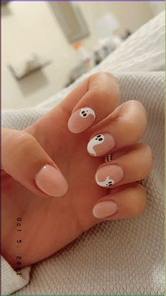 Cute halloween nails #nails #nailart #halloweennails #ghost Pink And White Ghost Nails, Cute Halloween Nails For Kids, Halloween Nails Neutral, Scream Nail Art, Nails Ideas For Kids, Halloween Nail Art Easy