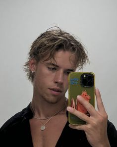 Hairstyles For Men With Thick Wavy Hair, How To Find The Perfect Haircut, Men’s Grown Out Hair, Trendy Mullet Men Straight Hair, Edgy Male Hairstyles, 90s Men’s Hairstyles, Fine Hair Haircuts Men, Men’s Hairstyle Wolf Cut, Guy Dark Aesthetic