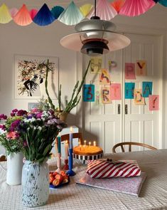 Small Space Birthday Party Ideas, Colorful Bday Party Ideas, Fun Ideas For Birthday Parties, 24th Birthday Ideas Decorations, Birthday Themes Aesthetic, Birthday Party Decorations Aesthetic, Birthday Aesthetic Decoration, Small House Party, Small Birthday Party Ideas