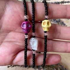 You will receive one beaded stretch bracelet featuring a dyed Howlite skull and assorted glass beads. Bead Jewelry Ideas, Skull Bead Jewelry, Rutilated Quartz Necklace, Handmade Skulls, Howlite Bracelet, Halloween Bracelet, Skull Bracelet, Skull Jewelry, Beaded Skull