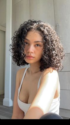 Nara Smith Curly Hair, Loose Coily Hair, Short Super Curly Hair, Short Very Curly Hair, Short Big Curly Hair, Black Curly Hair Short, Cuban Hairstyles, Short Curly Hair Balayage, 3a Short Hair