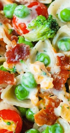 Bacon Ranch Pasta Salad with Broccoli, Cherry Tomatoes, Sweet Peas, and sharp Cheddar cheese Cheddar Cheese Pasta, Bacon Ranch Pasta, Broccoli Bacon, Bacon Ranch Pasta Salad, Resep Pasta, Picnic Recipes, Ranch Pasta Salad, Ranch Pasta, Resep Salad