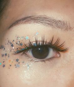 Clown Makeup Pretty, Themed Nights, Festival Make Up, Glitter Makeup Looks, New Year's Makeup, New Years Eve Makeup, Rave Makeup, Smokey Eyes, Eyelash Glue