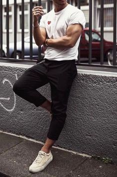 Mens Ootd, Spain Travel Outfits, European Travel Outfit, Relaxed Outfits, Mens Summer Outfits, Vans Converse, Travel Outfit Summer, Dapper Men, Fashion Menswear