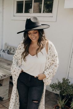 Nashville Style Outfits, Chic Hat, Carly Jean Los Angeles, Nashville Style, Flat Brim Hat, Chic Flats, Weather Wear, Dope Fashion