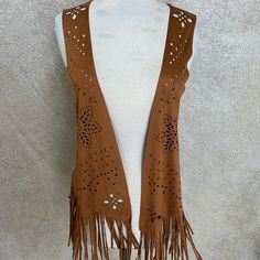 New With Tag Boho Vest Cut Out Fringe Perfect To Wear At Any Country Music Festival. Luke Bryan Concert, Happy St Patty's Day, Mesh Turtleneck, Printed Peplum Top, Boho Vest, Country Music Festival, Gauze Top, Blue Corset, Cream Shirt