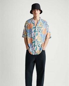 Zara Joinlife Men’s Multi Color Floral Leaf Button Down Summer Shirt Small NWT. New with tags Size Small Zara Casual Relaxed Fit Shirt, Casual Zara Button-up Shirt, Zara Casual Button-up Shirt, Casual Long Sleeve Hawaiian Shirt With Button Closure, Zara Casual Shirt For Vacation, Casual Zara Shirt With Buttons, Bright Color Outfits, Short Sleeve Shirt Outfit, Sleeve Shirt Outfit