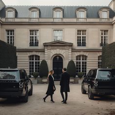 Socialite Aesthetic Classy, Old Money Mood Board, Old Luxury Aesthetic, Old Money Study, Old Money Lifestyle Aesthetic, Old Money House Aesthetic, Old Luxury Cars, Socialite Aesthetic, Old Money Family