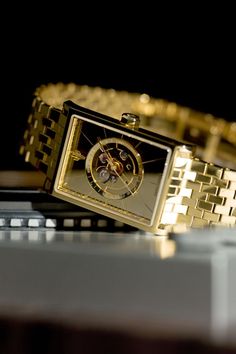 VIEREN Gold Mirror rectangular watch on vinyl record player design inspiration Rectangular Watch, Swiss Automatic Watches, Vintage Speakers, Skeleton Design, Speaker Systems, Swiss Luxury, Stereo Systems, Tape Deck, Swiss Made Watches