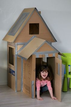 Cardboard Box Houses, Cardboard Play, Cardboard Playhouse, Carton Diy, Cardboard Creations, Build A Playhouse, Cardboard Toys, Cardboard Box Crafts, Cardboard House