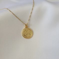 Round gold coin medallion necklace. Wear it on it's own or layer it.Pendant details:* Finish: non tarnish gold filled* Measurements: 0.9'H 0.7'WChain: non tarnish gold filled Comes in our gift ready packaging: soft velvet pouch for safe jewelry storing and branded box Figaro Chains, Medallion Necklace, Gold Coin, Necklace Box, Velvet Pouch, Tampa Fl, Gold Coins, Everyday Jewelry, Box Chain