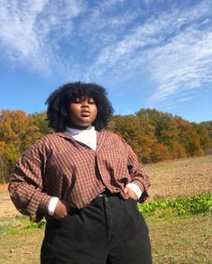 Plus Size Gender Neutral Fashion, Midsize Black Woman, Plus Size Earthy Outfits, Plus Size Androgynous Fashion, Plus Size Indie, Curvy Women Outfits, Little Outfits, Curvy Girl Outfits, Curvy Outfits