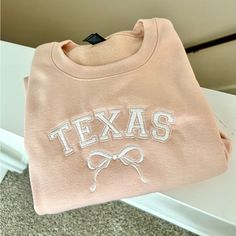 Handmade And Designed By Me S-Xxl Texas Bow Softstyle Crew Rose With White Thread Preppy Embroidery, Sweatshirt Business, White Thread Embroidery, Varsity Crewneck, Embroidery Rose, Monogram Outfit, Texas Gifts, Style Sweatshirt, Embroidery Sweatshirt