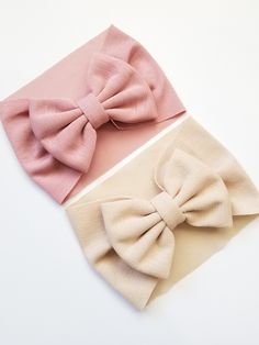 Our new Morgan Taylor bow headwraps are guaranteed show stoppers. Available in dusty pink or nude Made of a soft stretchy fabric The bow is attached to the band, so no need to retie! Fits 3 months and up Bow measures approximately 5 inches Band measures approximately 5 inches Newborn Headbands Bows, Diy Baby Bows Headbands, Baby Hair Bows Headbands, Diy Baby Bows, Bow Season, Bow Headwrap, Baby Head Wrap, Diy Bows, Morgan Taylor