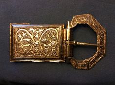 "This buckle has a beautiful heart floral pattern! Based on a piece from the 15th century! 2 1/2\" x 4/14\" - for 1 1/2\" belt, 6.6 x 11 cm for 4.1 cm belt" 15th Century, Beautiful Heart, Beauty Book, Belts, Floral Pattern, Accessory Gift, Buckle, Craft Supplies, Electronic Accessories