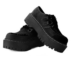 Chunky soles? We’re in. Has an all-black suede upper that highlights the classic creeper features with d-rings and interlace. Has a platform height that stands at 2” with screws in the sole for extra allure. Comes with removable memory foam insoles for added comfort. Gremlin Core, Black Creepers, Platform Creepers, Creepers Shoes, Back To School Shoes, Shoe Boot Sandals, D Rings, School Shoes, Shoe Obsession