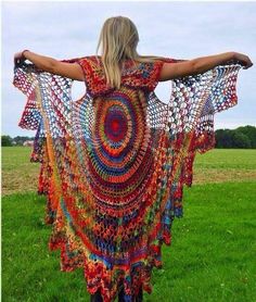 Rainbow hippie Hippie Elegante, Crochet Circle Vest, Crochet Lace Jacket, Bohemian Schick, Modern Haken, Bohemian Vests, Hantverk Diy, Stevie Nicks Style, Converse Outfits