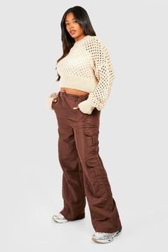 Womens Plus Wide Leg Cargo Pants - Brown - 14 - Take military-inspired styling to the next level with these cute cargo pants. Typically cuffed at the ankle, these loosely cut cargo pants for women might be a new addition to our everyday closet, but they're one we will be keeping around. Featuring heavy pocket detailing ideal for carrying your things, these cargo pants' casual styling and comfortable fit give us inner-city streetwear vibes, and we can't get enough.Style: Cargo PantsFabric: Woven How To Style Brown Cargos, Maroon Cargo Pants Outfit, Brown Cargo Pants Outfit, Cute Cargo Pants, City Streetwear, Cargo Pants For Women, Brown Cargo Pants