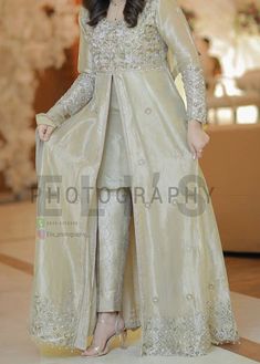 Gaon Style Dresses Pakistani, Gaon Style Dresses, Pakistani Formal Dresses Party Wear, Formal Dresses Party, Dresses Pakistani, Pakistani Party Wear Dresses, Walima Dress, Pakistani Formal Dresses, Bridal Dresses Pakistan