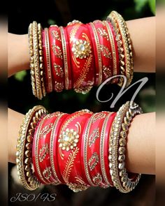 Beautiful Arc Curved Bridal Red Color Chuda Set. Decorated With Glass Kundan Work & Stone Work. Center Piece Prettified With Astonishing Hand Painting & Floral Shape Kundan Fitting. High Quality Glass Kundan Work Kada At Both Ends Of This Chuda Are Making It More Desirable. Give Yourself Charming Looks With This Fantastic Chuda Set. This is a set of 26 (13 For Each Hand). Luxury Red Chandbalis For Wedding, Heavy Red Traditional Wear For Festive Occasions, Heavy Red Wedding Sets, Red Traditional Wear For Marriage, Red Traditional Marriage Wear, Red Traditional Wear With Pallu For Marriage, Punjabi Style, Red Bangles, Bridal Chura