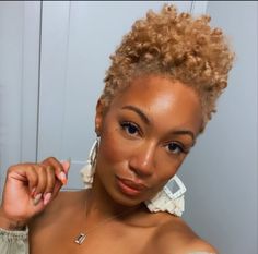 Strawberry Blonde Natural Hair, Honey Blonde Afro, Blond Natural Hair, Twa Natural Hair, Natural Short Hairstyles, Tapered Twa, Afro Styles, Short Hair Dont Care, Ideas For Hairstyles