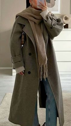 outfit, outfits, fashion, style, jean, blue jean outfit, summer outfit, winter outfit, skirt outfit, black jean outfit, sweatpants, aesthetic, streetwear, outfit ideas, street style, cardigan, winter fashion, outfit inspo, summer outfits, school outfit, sweater, fall outfit, fall outfit inspo, fall outfit aesthetic Light Outfits, Old Money Winter, Classy Winter Outfits, Cold Outfits, Autumn 2024, Winter Fits, Coat Outfits, Mode Inspo