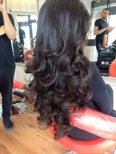 Straight Hair With Curled Ends, Lots Of Layers Long Hair, Curled Long Hair, Blowout Curls, Perfect Curly Hair, Hair Inspiration Long, Hairstyles For Layered Hair, Hair Done, Blowout Hair