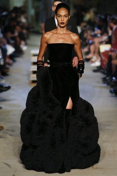 Givenchy Spring 2016 Ready-to-Wear Collection Photos - Vogue Gowns Runway, Black Gowns, Joan Smalls, Fabulous Dresses, Runway Collection, Spring Summer 2016, Gorgeous Gowns, 2016 Fashion