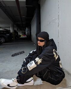 Streetwear Poses Photo Ideas, Streetwear Poses, Sweatsuit Outfits, Black Jacket Outfit, Casual Brunch Outfit, Yeezy Fashion, Street Style Outfits Casual, 2000s Japanese Fashion, Cute Couple Selfies