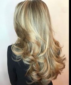 90'S Blowout Your Hair Like a Pro - Hairstyles Ideas #promhairstyle Blowout On Long Hair, Blowout Hairstyle, Salon Blowout, 2023 Hair, Hairstyles Ideas, Pixie Cuts, Like A Pro, Hair Trends, Long Hair