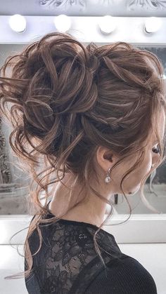 Summer Wedding Hairstyles, Messy Hair Updo, Hair 4c, Romantic Updo, Messy Updo, Elegant Wedding Hair, Hairstyles For Medium Length Hair Easy, Hair Prom, Bridesmaid Hair Updo