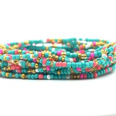 Brighten up your look with these delicate seed bead bracelets. These bright minimal bracelets come in a variety of colors mix and match and create your unique look. Materials: Seed Beads Dimensions: Flexible Minimal Bracelet, Beaded Jewels, Diy Bracelet Designs, Homemade Jewelry, Bracelet Ideas, Teal And Pink, Teal And Gold, Bead Bracelets, Red Green Yellow