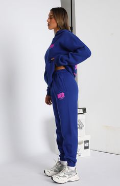 The Archive 6.0 Sweatpants Malibu. Head online and shop this season's latest styles at White Fox. Express delivery and AfterPay available. Fox Hoodie, Faith Based Clothing, Puff Vest, Pink Sweatpants, Sweaters Hoodies, Puff Print, Model Outfits, Teenager Outfits, White Fox