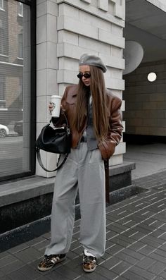 Beige Wide Jeans Outfit, Brown And Blue Outfit, Unique Fall Fashion, Grey Pants Outfit, Shirt Styling, Tops Fall Outfits, Wide Leg Pants Outfit, Samba Outfit, Fashion Trend Forecast