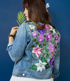 Light Blue Denim - Carmen The unique Mexican floral embroidery patterns are crafted in a community of native women in Chiapas. Take a piece of Mexico with you! Wild Dalia embroidered denim jacket perfectly combines a contemporary look with an authentic Mexican floral embroidery adding a distinctive touch to any special occasion. Your jacket will be embroidered specially for you and will be ready to ship in 7-10 working days. Check the size measures in the last picture for choosing your size. If Spring Denim Jacket With Custom Embroidery, Spring Blue Denim Jacket With Custom Embroidery, Spring Denim Jacket With Custom Embroidery And Long Sleeves, Embroidery Jean Jacket, Embroidery Jeans Jacket, Boho Coat, Embellished Clothing, Classy Outfits For Women, Painted Denim Jacket