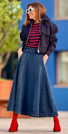 Color Combinations For Clothes, Long Denim Skirt, Outfit Inspo Casual, Looks Street Style, Designs For Dresses, Midi Skirts, Jeans Rock, Denim Design