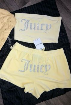 JC Velvet Soft Short Set Juicy Couture Clothes, Shorts Sets, Cute Lazy Day Outfits, Velvet Shorts, 2000s Fashion Outfits, Lazy Day Outfits, Womens Pants, Dolce E Gabbana