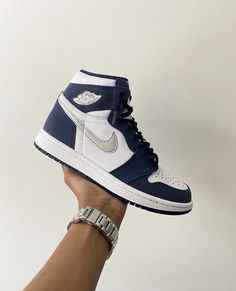 Sneaker Heads, Buy Sneakers, Trendy Shoes Sneakers, Nike Shoes Girls, Nike Fashion Shoes, Preppy Shoes, Jordan Shoes Retro, All Nike Shoes