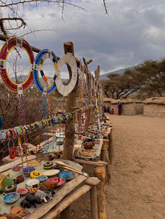 there are many items on the table for sale at this market place, including bracelets and necklaces