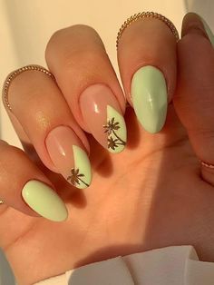 palm tree beach nail design Island Vacation Nails, Nails Palm, Hawaii Nails, Cruise Nails, Florida Nails