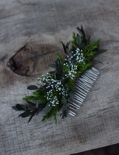 A romantic hair comb with dried and preserved flowers is the perfect addition to a bride or bridesmaid's stylization. The hair comb is made with great attention to detail. A hair comb made of dried and preserved  flowers is a perfect proposition for a wedding in a rustic, folk or country style. It will also be great as an unprecedented addition to a hen party and a gift, photo session, festival or birthday. A hair comb  is made on a metal base and is 14 cm long and 6 cm high. The composition is Fern Headpiece, Forest Bride, Romantic Hair, Dark Academia Outfits, Wild Meadow, Pnw Wedding, Woodsy Wedding, Gift Photo, Wedding Day Inspiration