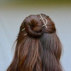 HANDMADE SOLID BRASS HAIR PIN WITH MINIMALIST LINES AND A SMOOTH FINISH. Hair pin, bun pin, hair fork... what ever you want to call it... this Hair Pin Bun, Hair Bobs, Brass Hair Pin, Bun Pins, Hair Acessories, Cute Haircuts, Pin Hair, Hair Fork, Color Techniques